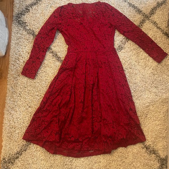 Women's Long Sleeve Lace Dress - Picture 3 of 3